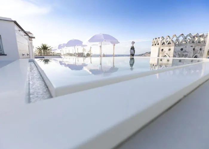 White 1903 - Rooftop Pool & Luxury