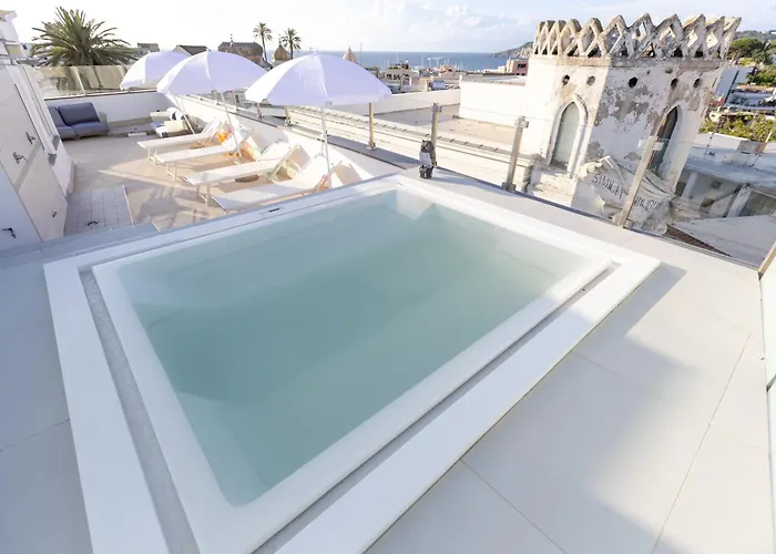 White 1903 - Rooftop Pool & Luxury Bed and Breakfast 4*