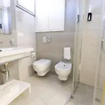 White 1903 - Rooftop Pool & Luxury B&B
