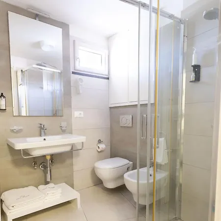 Bed & Breakfast White 1903 - Rooftop Pool & Luxury 2*