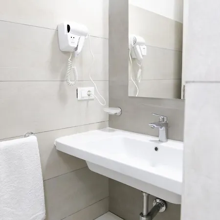 White 1903 - Rooftop Pool & Luxury