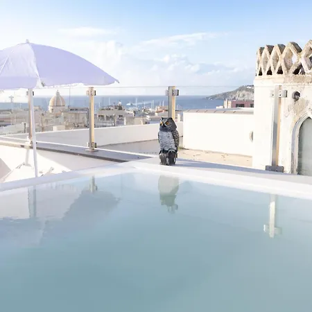 White 1903 - Rooftop Pool & Luxury