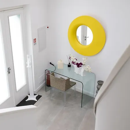 White 1903 - Rooftop Pool & Luxury Bed & Breakfast