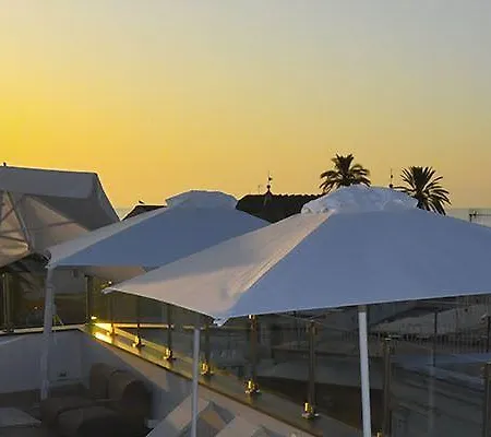 White 1903 - Rooftop Pool & Luxury Frühstückspension