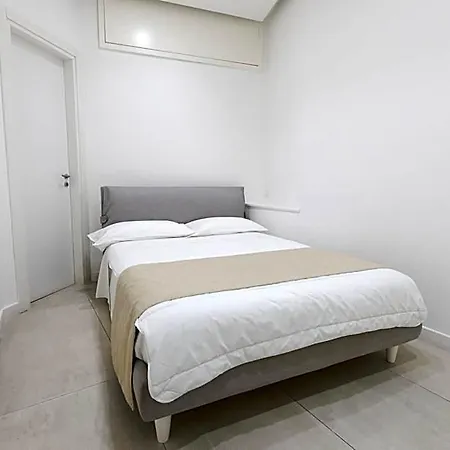 White 1903 - Rooftop Pool & Luxury Bed & Breakfast