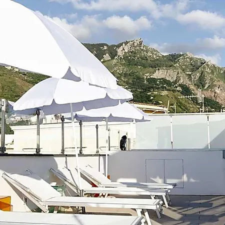 White 1903 - Rooftop Pool & Luxury Bed & Breakfast
