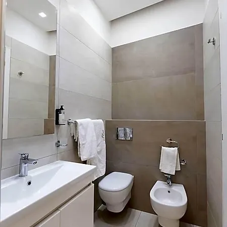 White 1903 - Rooftop Pool & Luxury Bed & Breakfast
