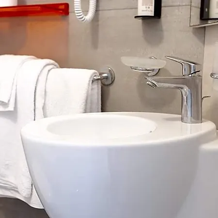 White 1903 - Rooftop Pool & Luxury