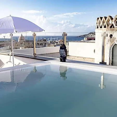 White 1903 - Rooftop Pool & Luxury Frühstückspension 4*
