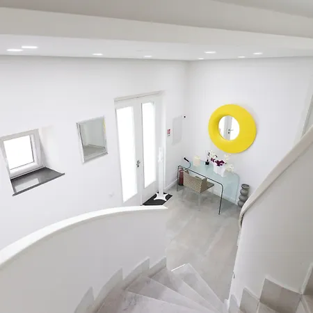 White 1903 - Rooftop Pool & Luxury Bed & Breakfast