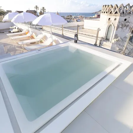 White 1903 - Rooftop Pool & Luxury Bed & Breakfast 4*