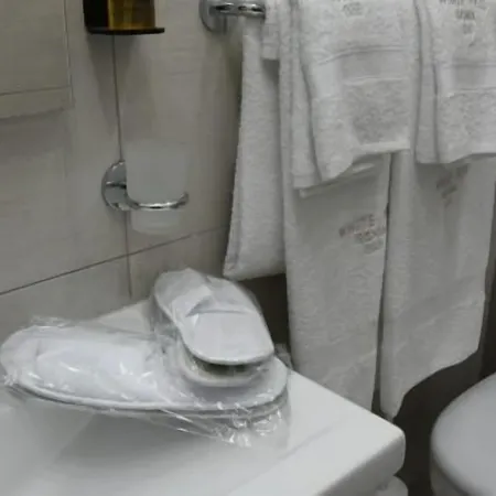 White 1903 - Rooftop Pool & Luxury Bed & Breakfast